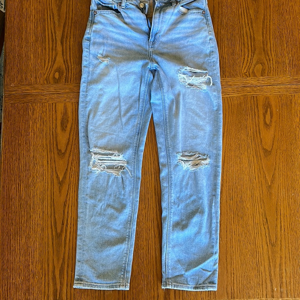 American Eagle Mom Straight Jean. Women’s Size 2. Stretch.